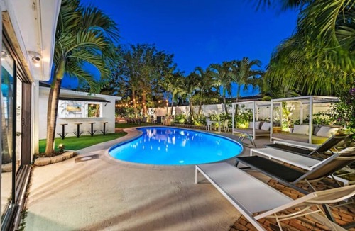 Miami Shores House | Villa Azur 8 Bedroom Outdoor Oasis with Poolside Bar