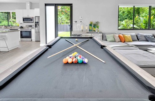 Golden Glades Villa | Villa Azur- Salt Water Heated Pool- Gated, BKT Court