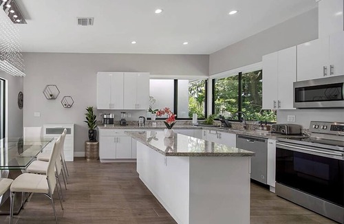Golden Glades Villa | Villa Azur- Salt Water Heated Pool- Gated, BKT Court