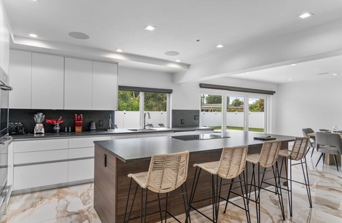 Highland Lakes Villa | Villa Bianco ☀️Spacious Luxury 5 bed 3.5 bath ☀️New Pool & BBQ ☀️Aventura Mall