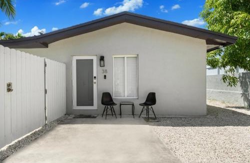 West Little Havana House | Villa Capri Cottage in the heart of Miami