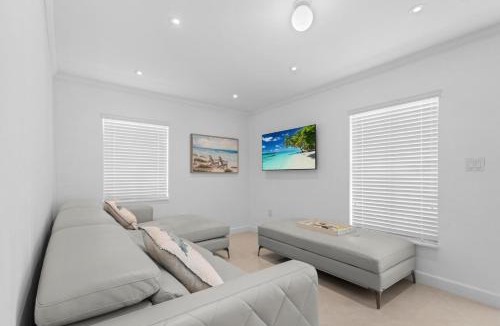 West Little Havana House | Villa Capri Cottage in the heart of Miami
