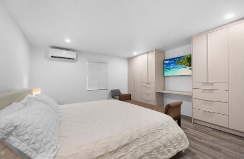West Little Havana House | Villa Capri Cottage in the heart of Miami