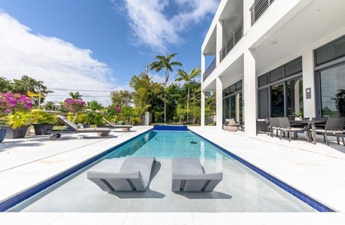 Coral Ridge House | Villa Hayden-Beautiful NEW Custom Waterfront