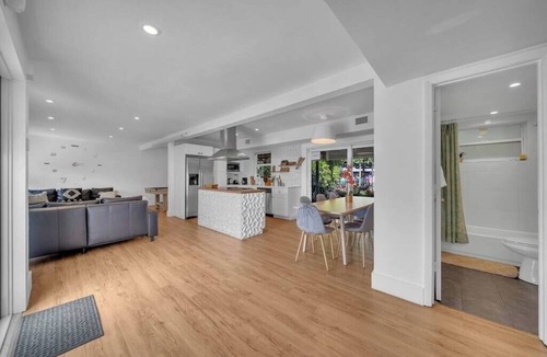 North Miami House | Villa Maris, Modern 5BR Getaway Near Miami Beach