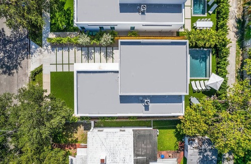 Buena Vista Villa | Villa Moderno Stylish 5BR Retreat Design District