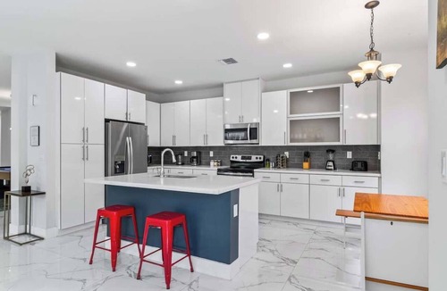 Golden Glades House | Villa Moonlight | Pool Jacuzzi BBQ Pickleball