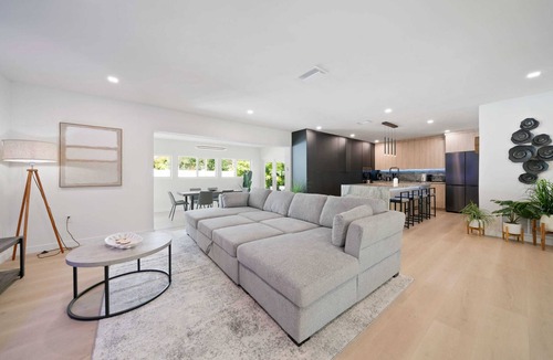 Biscayne Park Villa | Villa Paradiso New Pool Movie Theater Golf Firepit
