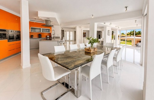 North Bay Village House | Villa Riviera Luxe, Coastal 4BR Retreat in Miami
