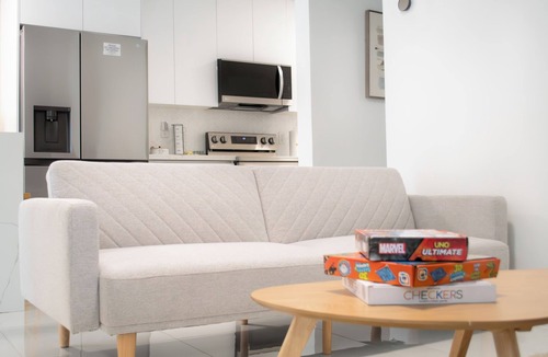 Coral Way House | Villa Roads 2/2 King Bed, Laundry Coral Gables, Brickell, Little Havana, Airport