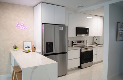 Coral Way House | Villa Roads 2/2 King Bed, Laundry Coral Gables, Brickell, Little Havana, Airport
