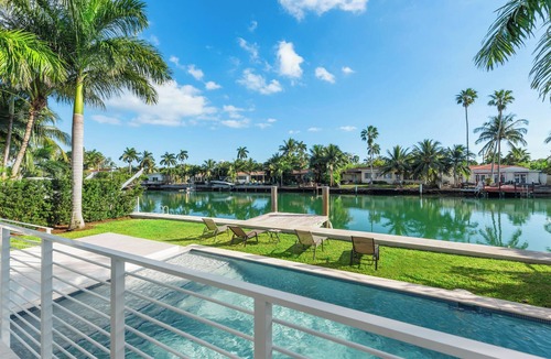 North Bay Village Villa | Villa Shore! Luxurious 5-bedroom waterfront villa with in fabulous Miami Beach