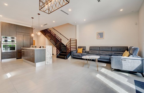 Southwest Coconut Grove Villa | Villa Solara Grove by Solu: Luxury, Gated, Free Parking