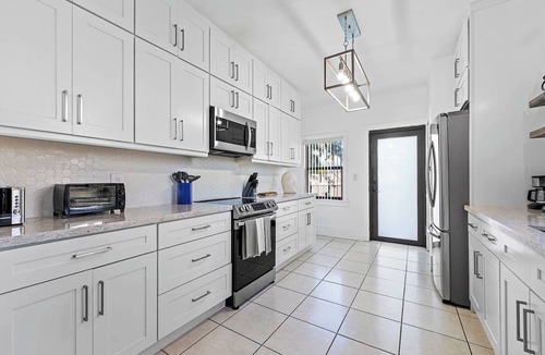 East Little Havana House | Villa Tranquillo | Calle Ocho | Pool & Hot Tub