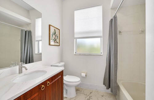 Miami Lakes House | Villa tropical Miami, stay in this 4-bed ,3 bathsnWiFi /fitness room and hot tub
