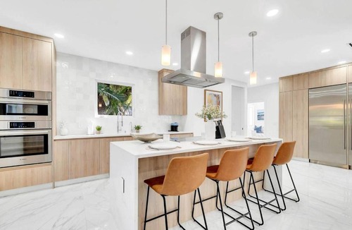 Northeast Coconut Grove House | Villa Tropicale Stunning 4 Bedroom 4 Bath Home with Pool and BBQ
