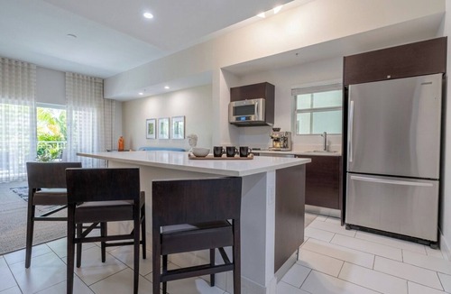 Doral Resort | Villa Verde Resort Pool Spa Gym MIA Airport