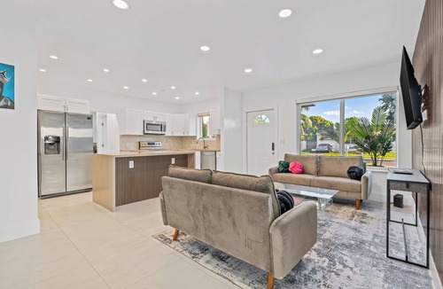 North Miami Villa | Villa Verde: Your Hidden Luxury Paradise with Private Pool