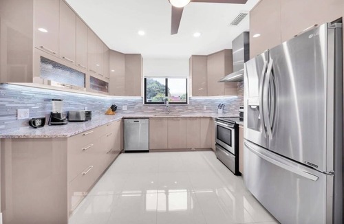 Golden Glades House | Villa Vivara, Luxury 7BR Retreat with Private Pool in Miami