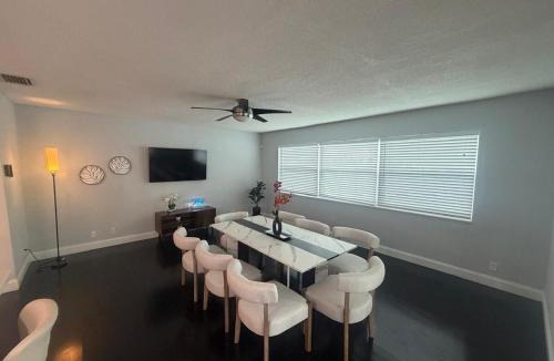 Dania Beach Villa | Village Mendez