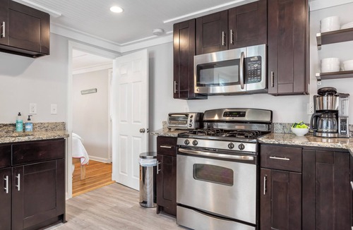 Centerville House | Village of Centerville.Beach Pass.Dog Friendly.1 Mile to Craigville Beach