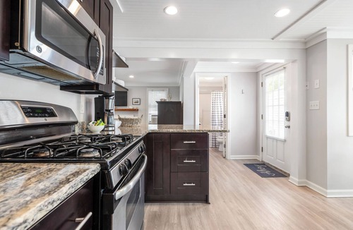 Centerville House | Village of Centerville.Beach Pass.Dog Friendly.1 Mile to Craigville Beach