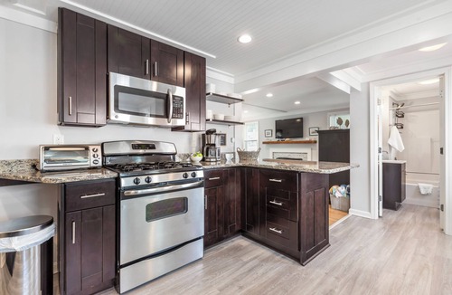 Centerville House | Village of Centerville.Beach Pass.Dog Friendly.1 Mile to Craigville Beach