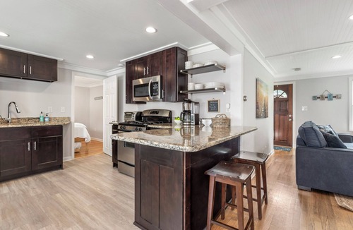Centerville House | Village of Centerville.Beach Pass.Dog Friendly.1 Mile to Craigville Beach