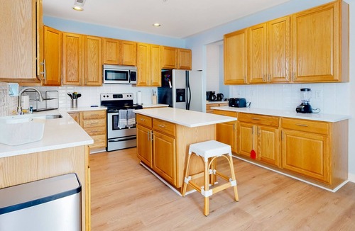 Villages of Five Points House | Village of Five Points townhome with pool, gym, and tennis access - bikes & W/D