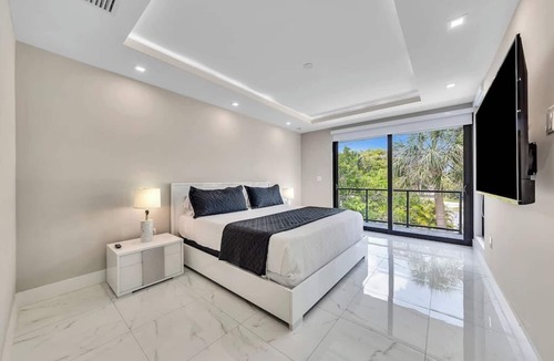 Tarpon River House | *VillaPlaya brand new home, modern style resort!