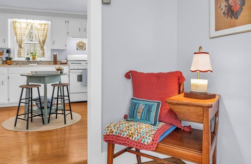 Tilghman House | Vintage Pet-Friendly Cottage | Tilghman Island