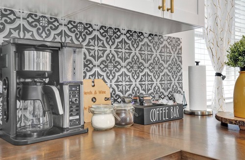 Edgewood House | VIP Concierge Pool, BBQ, Bikes Airport 5 mins