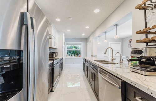 Tropic Palms House | VIP Luxury- Great Pool/Jacuzzi- 5 Beds -By the Beach -Resort amenities