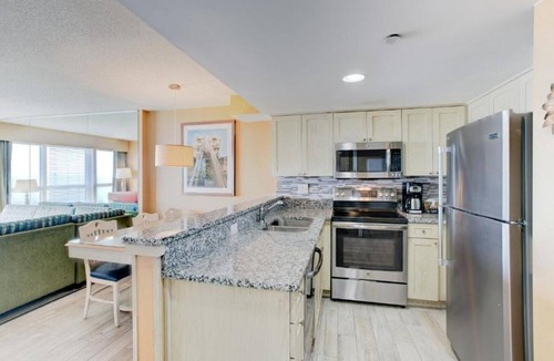 Northeast Virginia Beach Villa | Virginia Beach | City View Retreat | Pool & Beach | 1BR