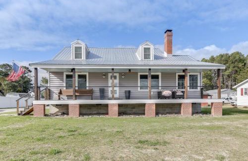 Wachapreague House | Virginia Retreat w/Porch & Grill, Near Beaches!