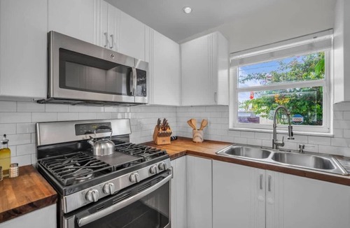 North Miami Condo | Vista Mar · Scenic 3BR Waterfront + Private Dock