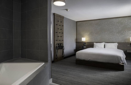 Downtown Niagara Falls Hotel | voco Niagara Falls - The Cadence by IHG