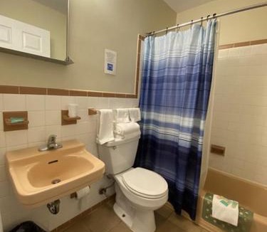 Wachapreague Hotel | Wachapreague Inn - Motel Rooms