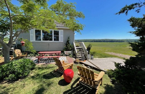Wading River House | Wading River Cottage on Protected Wetlands | Near Beach