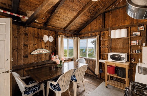 East Sandwich Cottage | Wake up on the Beach! Classic Cape Cod Waterfront Cottage