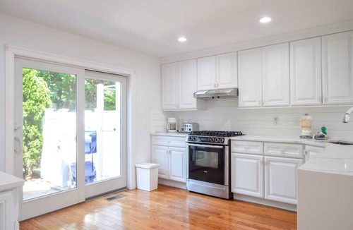 Harwich Port House | Walk 0.3 Mile to Bank Street Beach!