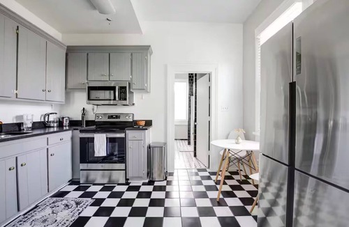Richmond House | Walk to Allianz Urban Oasis in Oregon Hill