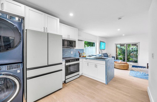 Lauderdale-by-the-Sea House | Walk to Beach/Secluded Retreat/Heated Pool/Lost Shaker by the Sea