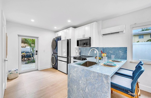 Lauderdale-by-the-Sea House | Walk to Beach/Secluded Retreat/Heated Pool/Lost Shaker by the Sea