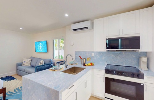 Lauderdale-by-the-Sea House | Walk to Beach/Secluded Retreat/Heated Pool/Lost Shaker by the Sea