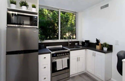 Northeast Coconut Grove Apartment | Walk to Bay from Luxe Condo w/Parking Pool & Gym