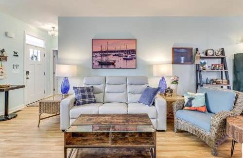 Colonial Beach House | Walk to Bay: Home w/Fenced Yard in Colonial Beach