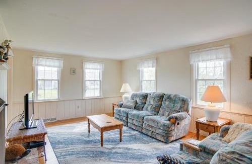 West Chatham House | Walk to Beach: Chatham Gem w/Ocean-View Sunroom!
