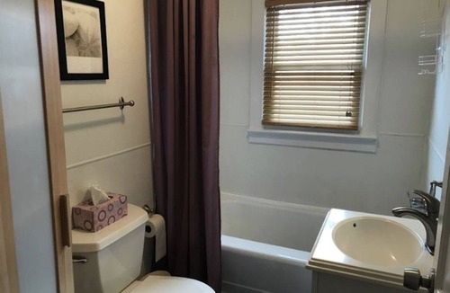 Villas House | Walk to Beach! Dog Friendly! Nicely Renovated Cottage. Close to Cape May. WiFi!