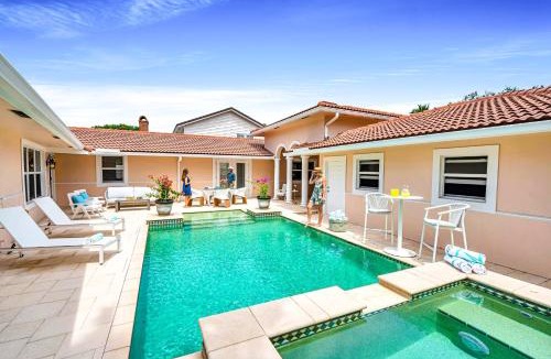 Harbour Inlet House | Walk to Beach Heated Pool Serenity at its Finest Orchid Key Residences
